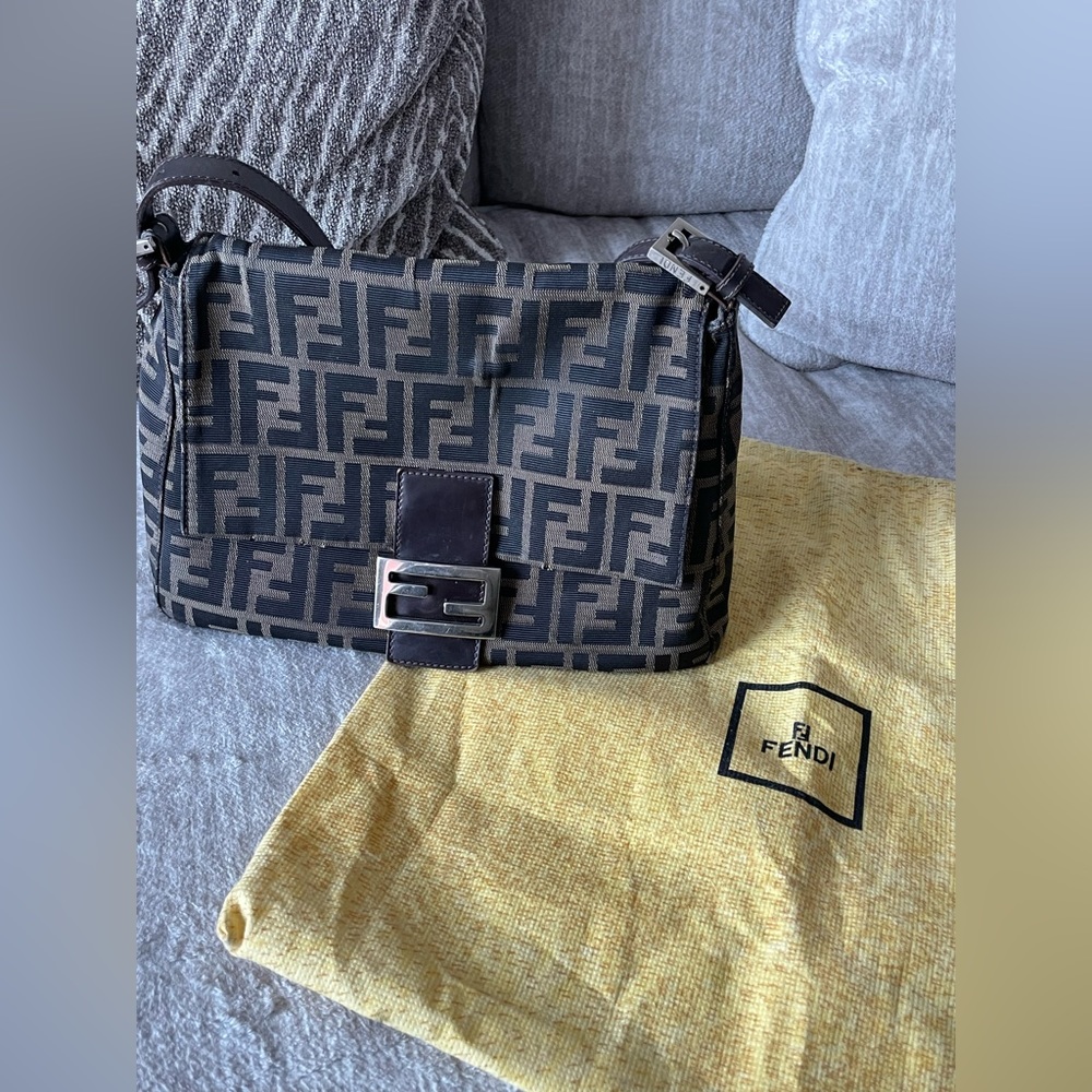 RESERVED FOR SAM - SOLD - Fendi Zucca Canvas Mamma Baguette Shoulder Bag - Picture 4 of 17